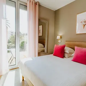 *** Hotel Le Petit Castel Francia